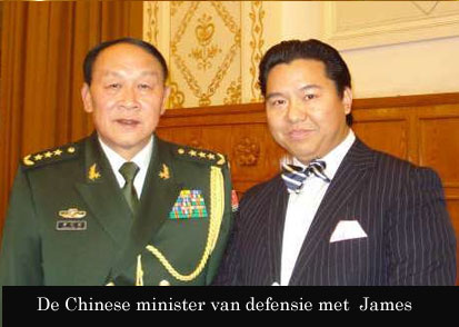 James met de Chinese minister van Defensie